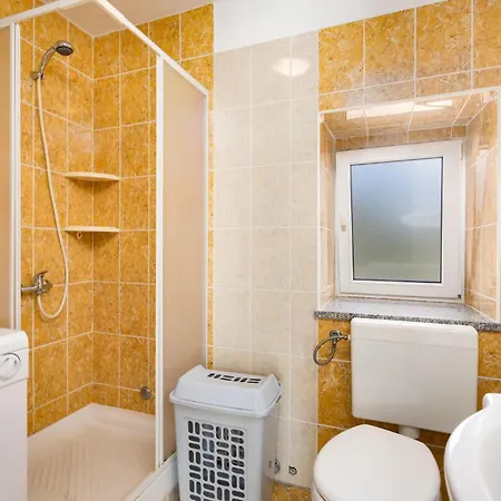 3 Bedroom Awesome In Krk Σπίτι διακοπών *