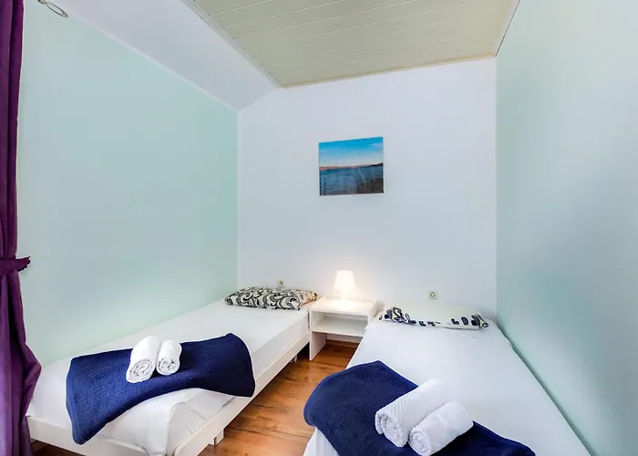 3 Bedroom Awesome Home In Krk *