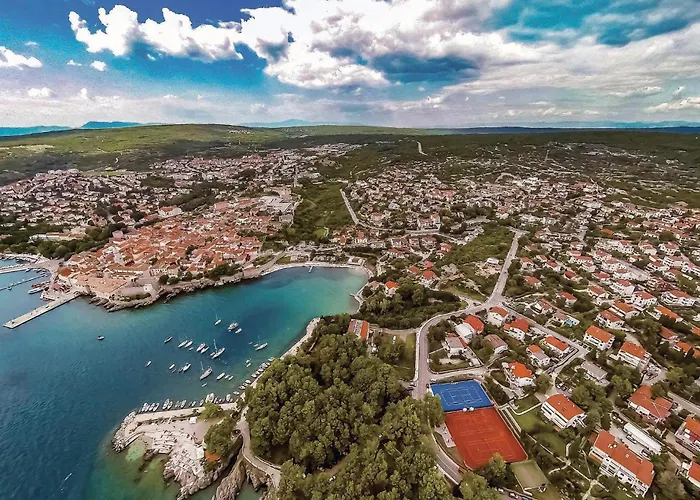 3 Bedroom Awesome Home In Krk Krk Town