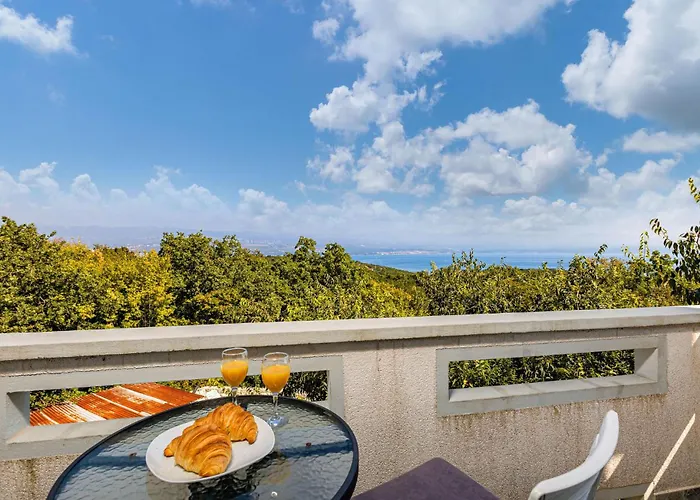 3 Bedroom Awesome Home In Krk *