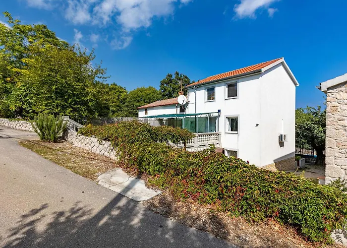 3 Bedroom Awesome Home In Krk Holiday home
